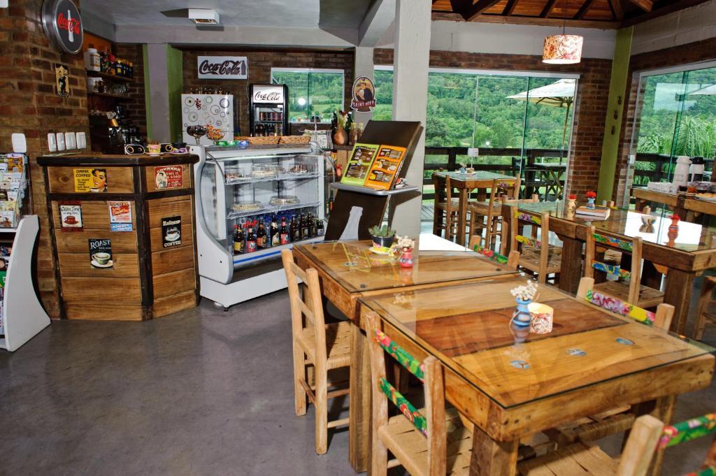 Bina'S Haus Pousada, Cafeteria E Atelier โนวา เปโตรโปลิส ภายนอก รูปภาพ